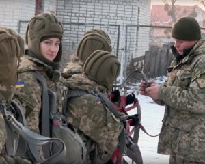 Первое в Украине подразделение женщин-десантников начало подготовку
