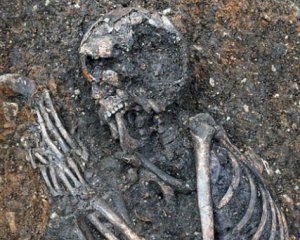 Археологи розкопали скелет дівчини-підлітка, якому 4,5 тис. років