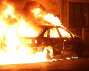 У новорічну ніч спалили 650 автівок
