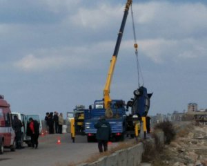 Из моря подняли автомобиль с трупами