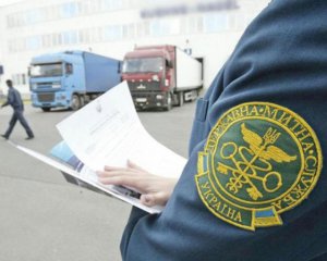 Керівника підрозділу митниці спіймали на хабарі