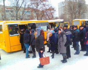 Половина громадського транспорту не вийшла на маршрути