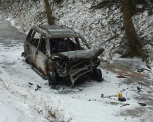 Авто вилетіло з дороги і спалахнуло: є загиблі