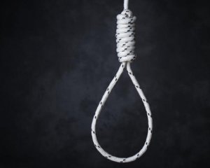 Мужчина повесился в собственном автомобиле