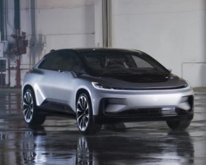 Китайская Tesla отказалась подчиняться хозяину