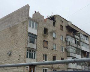 В пятиэтажку в Красногоровке попала мина. Есть раненые