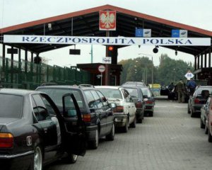 На польской границе простаивает около 900 машин
