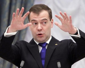 &quot;Денег, как известно, нет&quot; - Медведев пообещал &quot;лайки&quot; от власти