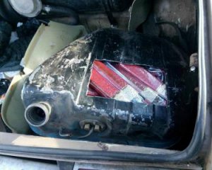 Чоловік віз на окуповану територію 210 кг ковбаси у бензобаку