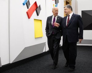 Байден приїхав сказати Порошенкові: "Денег нет, но вы держитесь"