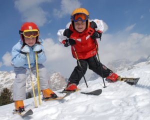 Катание на лыжах улучшает работу мозга у детей