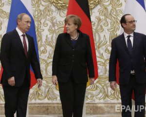 Путин, Меркель и Олланд поговорили по телефону