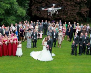 7 неудачных видео с дронов на свадьбах