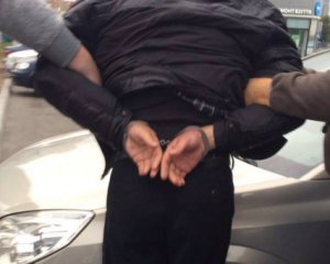 Правоохранители задержали взяточника на таможне