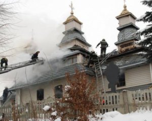 Загорілася старовинна церква