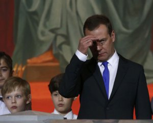 &quot;Санкции - это надолго&quot; - Медведев призвал не надеяться на иностранных руководителей