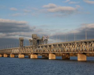 Чоловік стрибнув із мосту в річку: тіло досі не знайшли