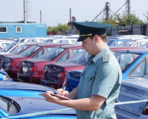 Как повлияет легализация нерастаможенных авто на Украину - эксперт