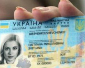 Українців із паспортами нового зразка не пускають у Білорусь