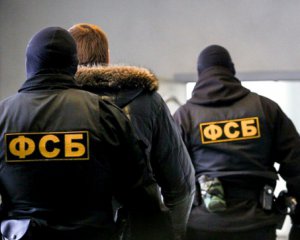 ФСБ обшукала будинок кримсько-татарської активістки та познущалися над вагітною жінкою
