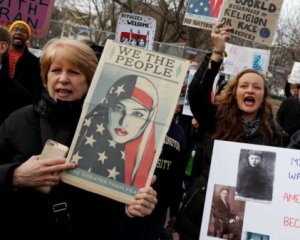 В США начались массовые демонстрации против политики Трампа