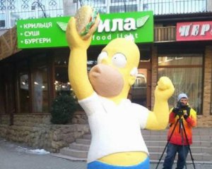 В Украине поставили первый в мире памятник Симпсону