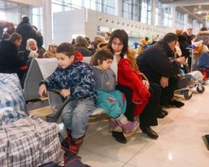 Горячая еда в термосах, спутниковая связь - Авдеевка держится под огнем боевиков