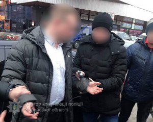 Співробітник банку погорів на хабарі