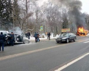 В жуткой аварии 9 людей заживо сгорели в машине