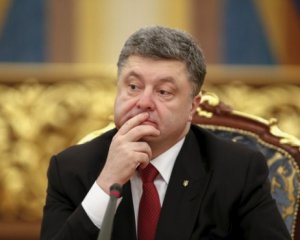 Порошенко звільнив чиновника, з яким сперечався під час брифінгу