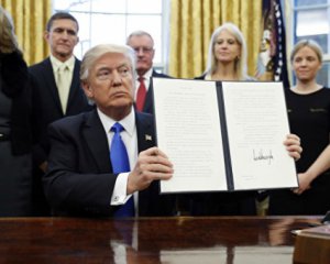 Указ Трампа анулював більше 100 тис. віз