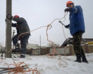 Ремонтники начали чинить линию электропередач в Авдеевке