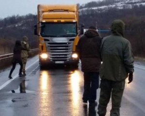 Боевики не пропустили грузовики с гуманитарной помощью