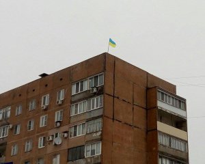 В Донецке установили украинский флаг