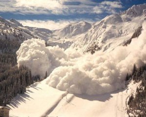 50 человек погибли от снежной лавины