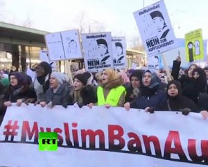 В Австрии массово протестуют против запрета паранджи