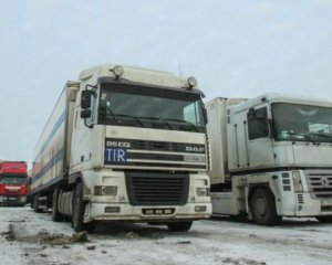 "Проезд по трассе 200 долларов" - как бандиты атакуют туристов и дальнобойщиков на украинских дорогах
