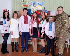 Дети Луганщины с бойцами АТО записали стих-обращение к Украине