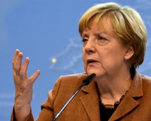 Меркель - России: санкции не отменят