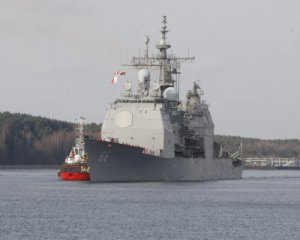 В Литву прибыл ракетный крейсер США