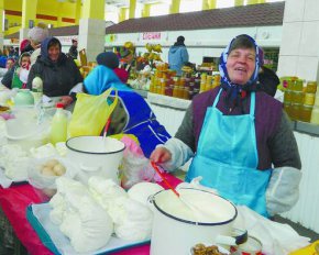 Молоко купують по 10 гривень за літр