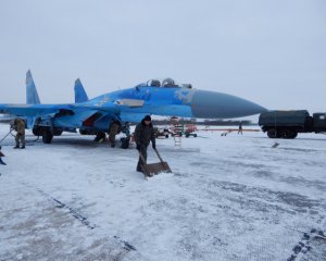 Украинские пилоты истребителей провели тренировку