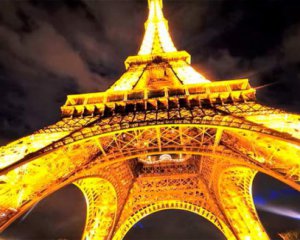 Ейфелеву вежу обгородять скляною стіною