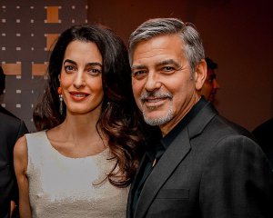 Амаль Клуни родит двойню летом