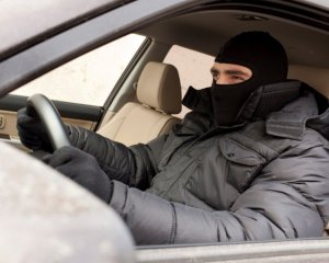 У бізнесмена на заправці вкрали $ 350 тис.