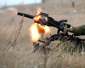 Ворог гатить з гранатометів по всіх напрямках на Донбасі