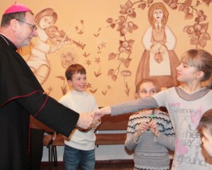 Ватикан передаст €200 тыс. для детей Авдеевки