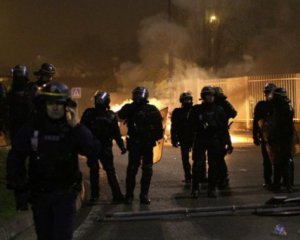 Проти протестувальників у Парижі застосували сльозогінний газ