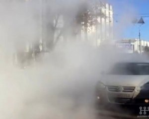 Тонни гарячої води затопили цілий квартал