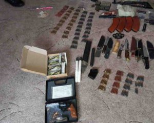 Мужчина хранил арсенал оружия в квартире